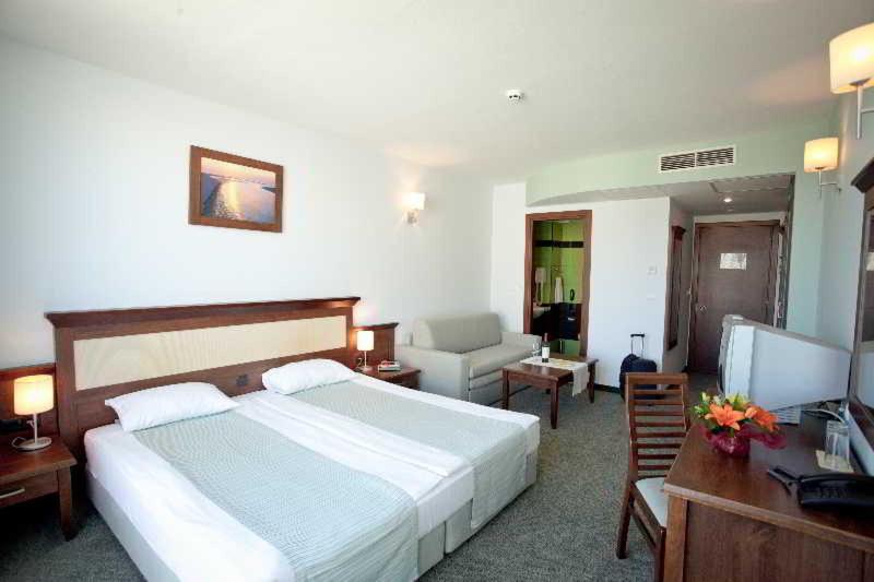 Lion Sunny Beach Hotel Exterior photo